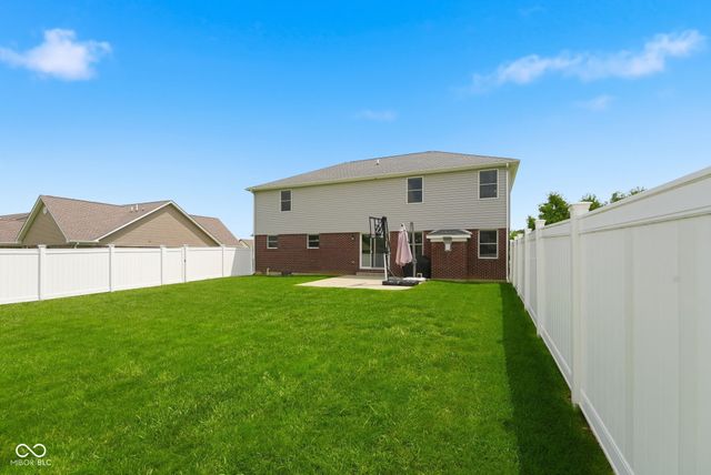 905 N Fox Berry Drive, Yorktown, IN 47396
