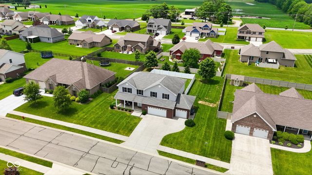 905 N Fox Berry Drive, Yorktown, IN 47396