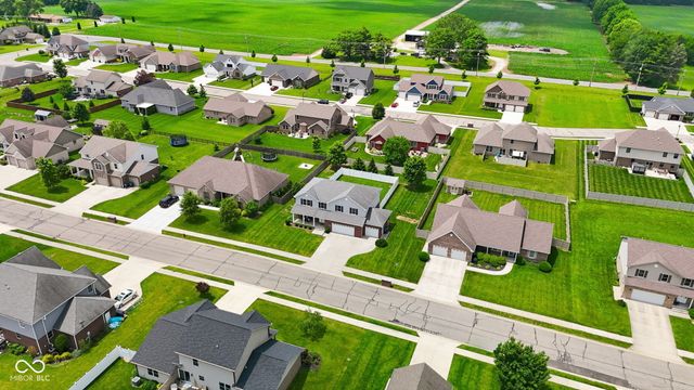 905 N Fox Berry Drive, Yorktown, IN 47396