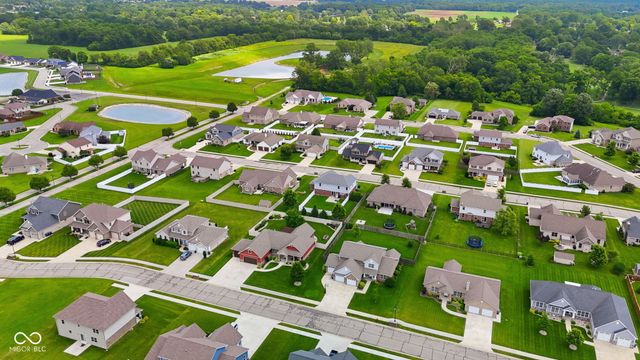 905 N Fox Berry Drive, Yorktown, IN 47396