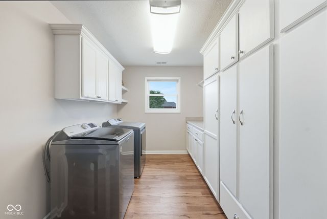 905 N Fox Berry Drive, Yorktown, IN 47396