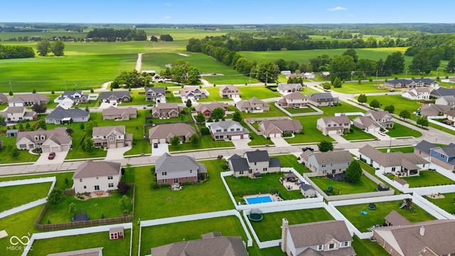 905 N Fox Berry Drive, Yorktown, IN 47396