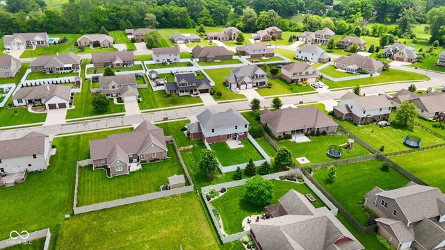 905 N Fox Berry Drive, Yorktown, IN 47396