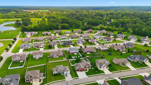 905 N Fox Berry Drive, Yorktown, IN 47396