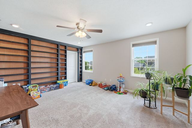 905 N Fox Berry Drive, Yorktown, IN 47396