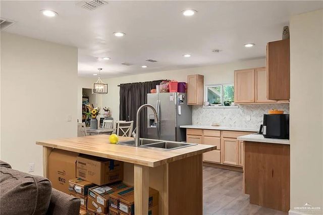 906 E Van Week Street, Edinburg, TX 78541