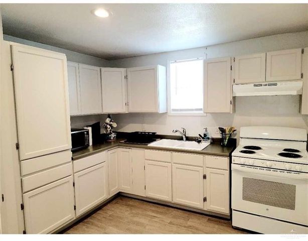 906 E Van Week Street, Edinburg, TX 78541