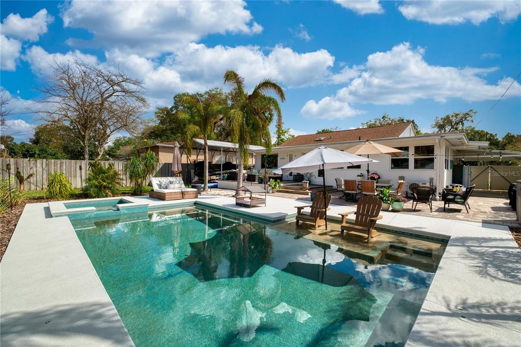 Image 14 of property listing at 1433 W SMITH STREET, Orlando, FL 32804