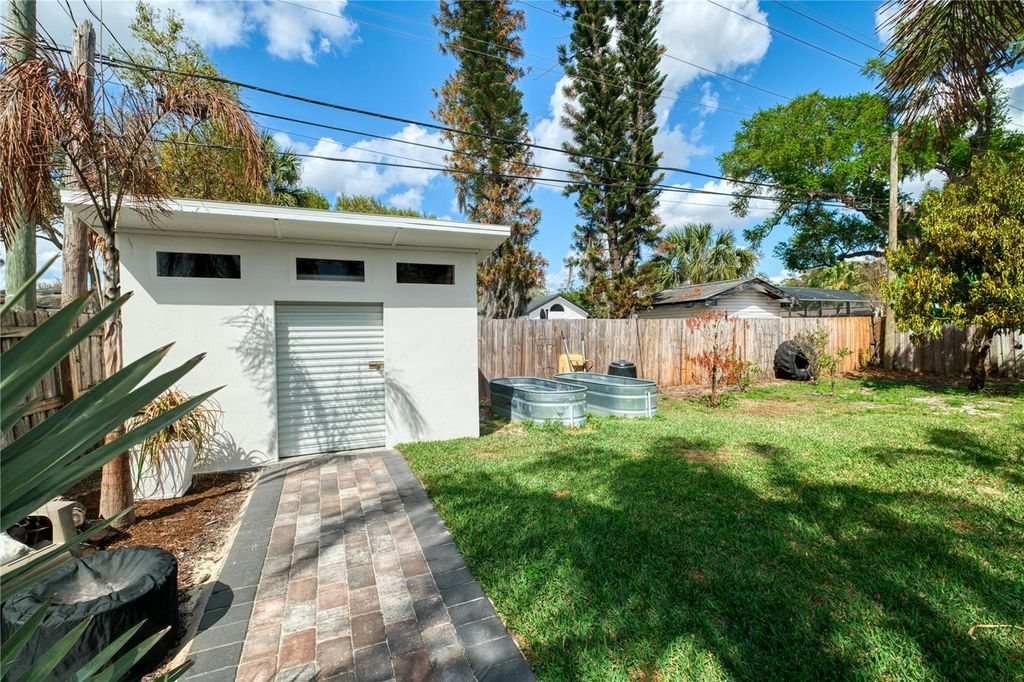 Image 20 of property listing at 1433 W SMITH STREET, Orlando, FL 32804