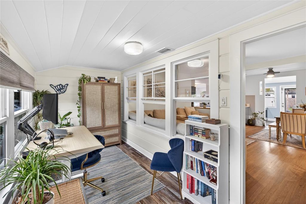 Image 3 of property listing at 1433 W SMITH STREET, Orlando, FL 32804