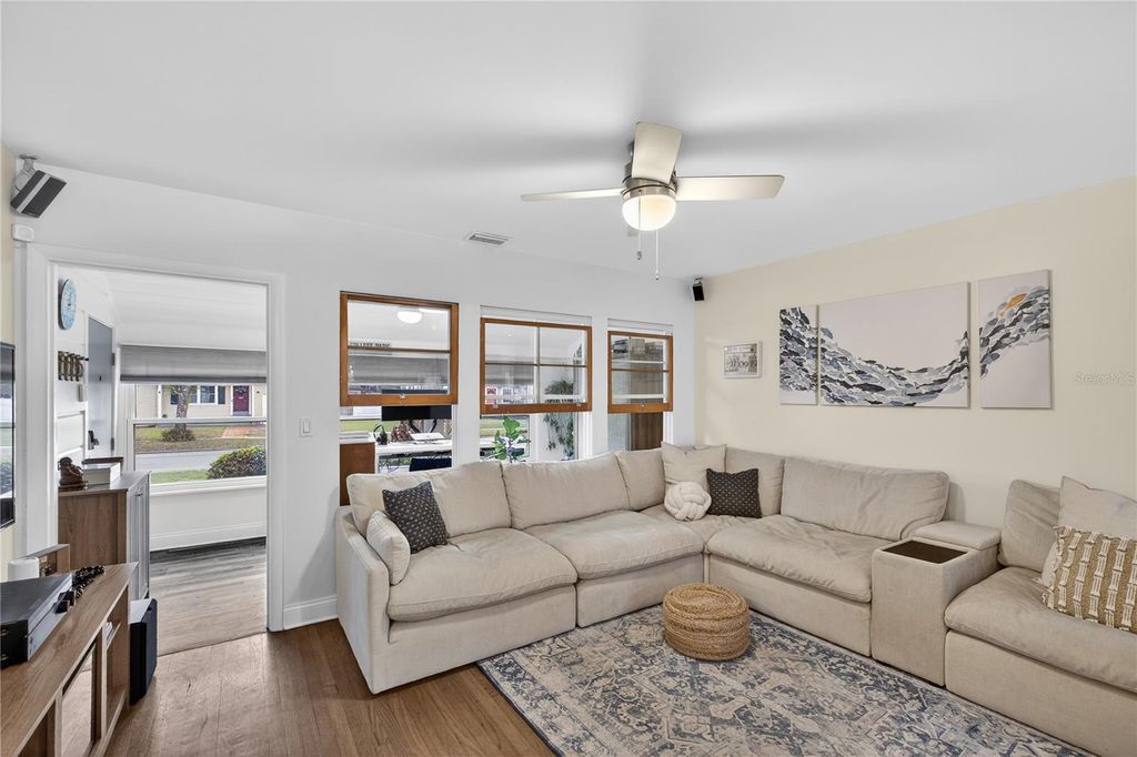 Image 4 of property listing at 1433 W SMITH STREET, Orlando, FL 32804