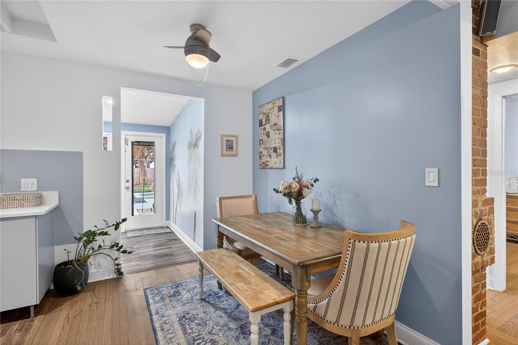 Image 6 of property listing at 1433 W SMITH STREET, Orlando, FL 32804