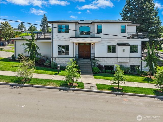 1006 4th Street W, Kirkland, WA 98033