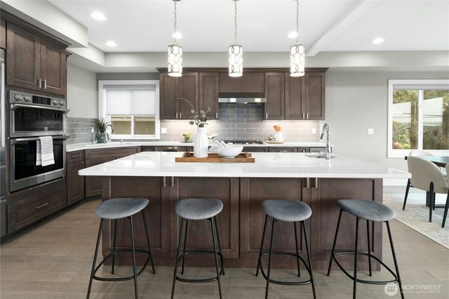 1006 4th Street W, Kirkland, WA 98033