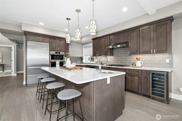 1006 4th Street W, Kirkland, WA 98033