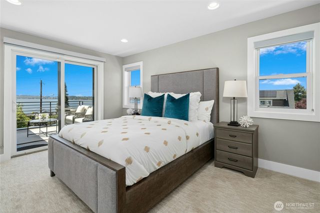 1006 4th Street W, Kirkland, WA 98033