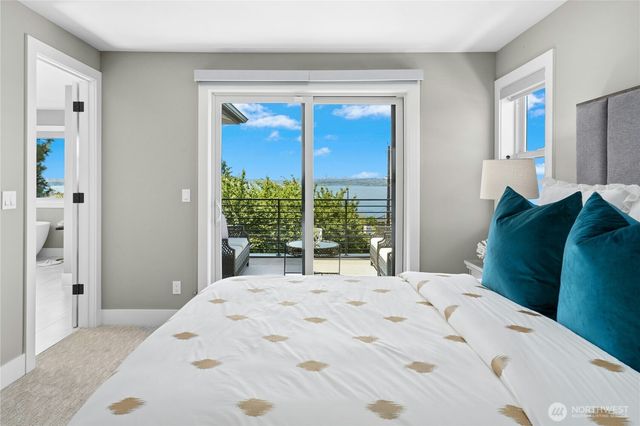 1006 4th Street W, Kirkland, WA 98033