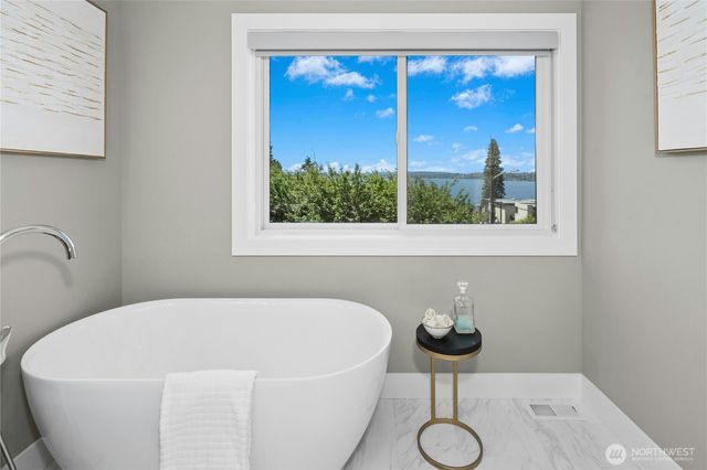 1006 4th Street W, Kirkland, WA 98033