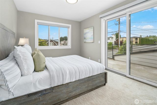 1006 4th Street W, Kirkland, WA 98033