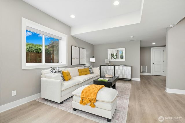 1006 4th Street W, Kirkland, WA 98033