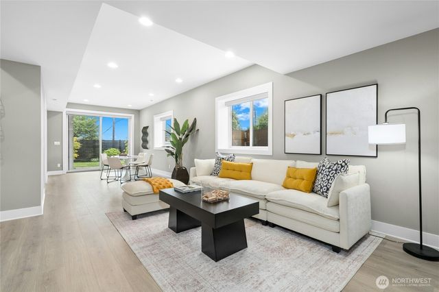 1006 4th Street W, Kirkland, WA 98033