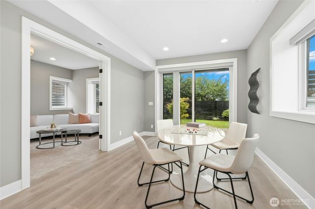 1006 4th Street W, Kirkland, WA 98033