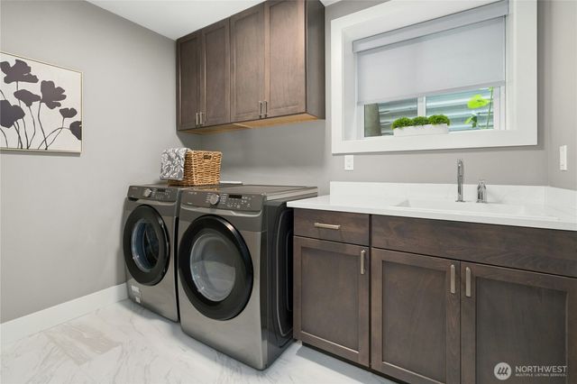1006 4th Street W, Kirkland, WA 98033