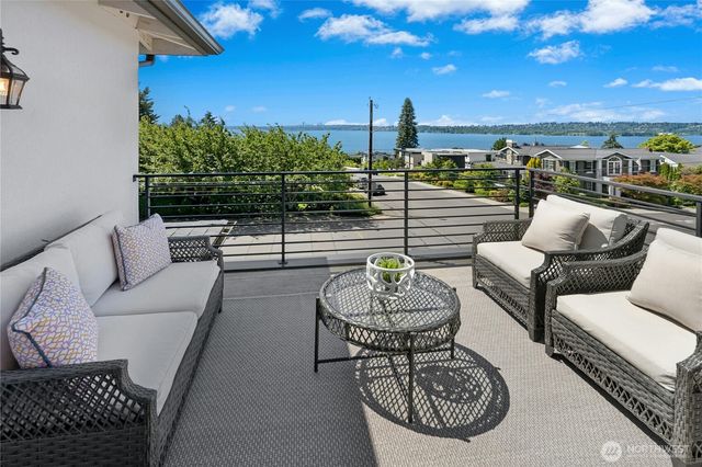 1006 4th Street W, Kirkland, WA 98033