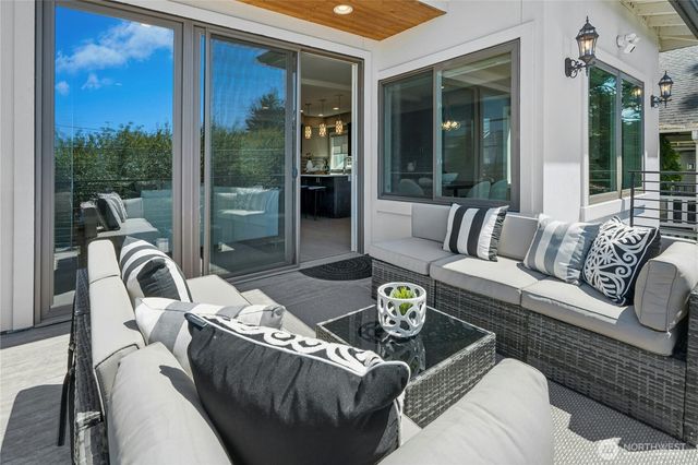 1006 4th Street W, Kirkland, WA 98033