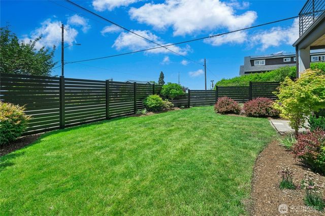 1006 4th Street W, Kirkland, WA 98033