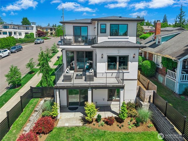 1006 4th Street W, Kirkland, WA 98033