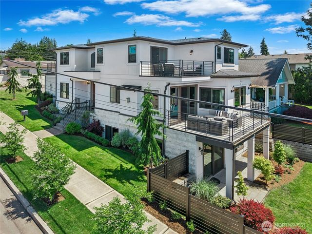 1006 4th Street W, Kirkland, WA 98033