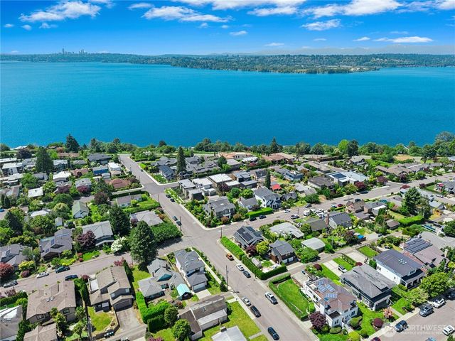 1006 4th Street W, Kirkland, WA 98033