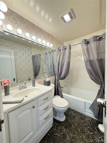 9930 Carlyle Avenue, Overland, MO 63114