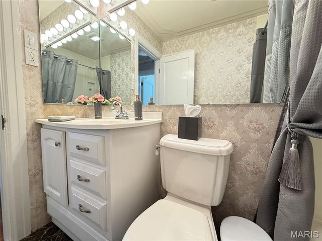 9930 Carlyle Avenue, Overland, MO 63114