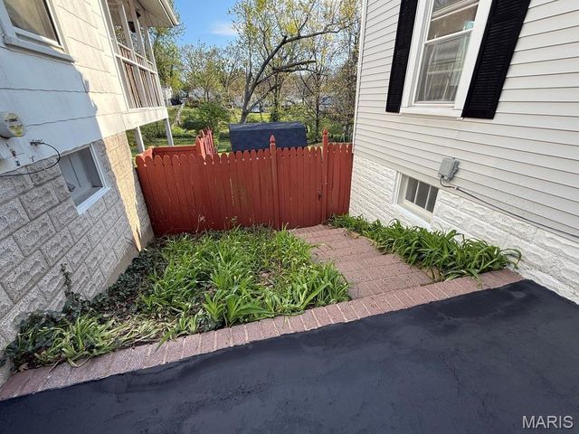 9930 Carlyle Avenue, Overland, MO 63114
