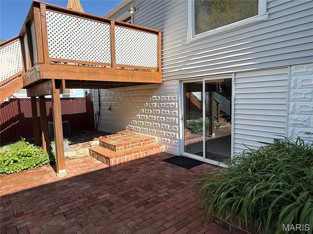 9930 Carlyle Avenue, Overland, MO 63114