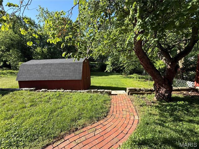 9930 Carlyle Avenue, Overland, MO 63114