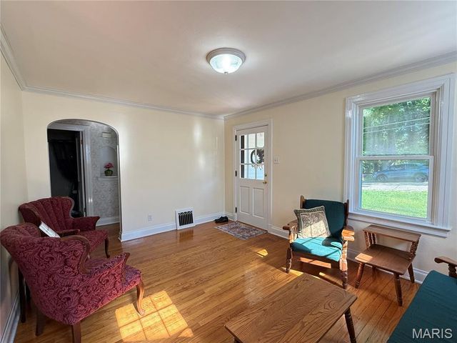 9930 Carlyle Avenue, Overland, MO 63114