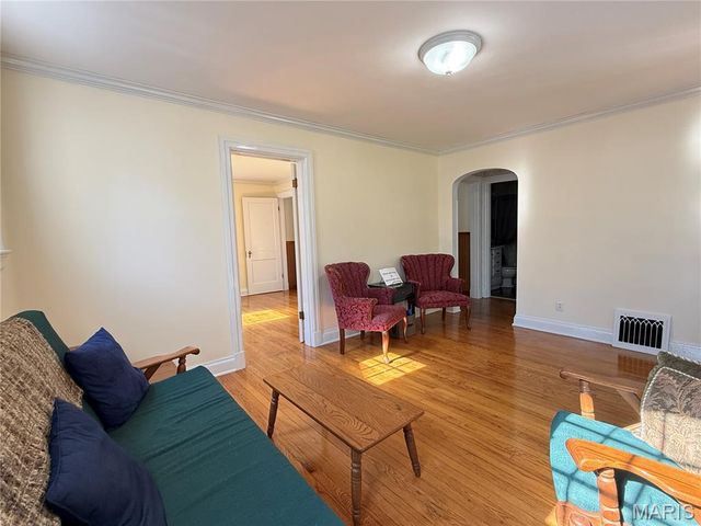 9930 Carlyle Avenue, Overland, MO 63114