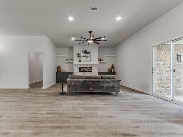 209 Tumbleweed Road, Yukon, OK 73099