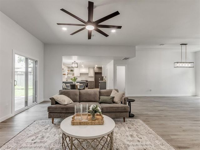 209 Tumbleweed Road, Yukon, OK 73099