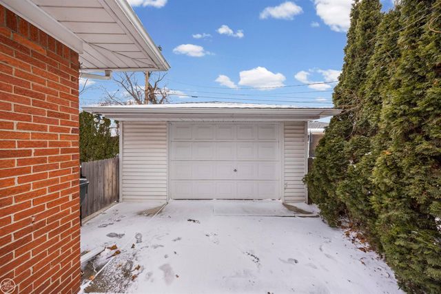 22506 Norcrest Drive, Saint Clair Shores, MI 48080