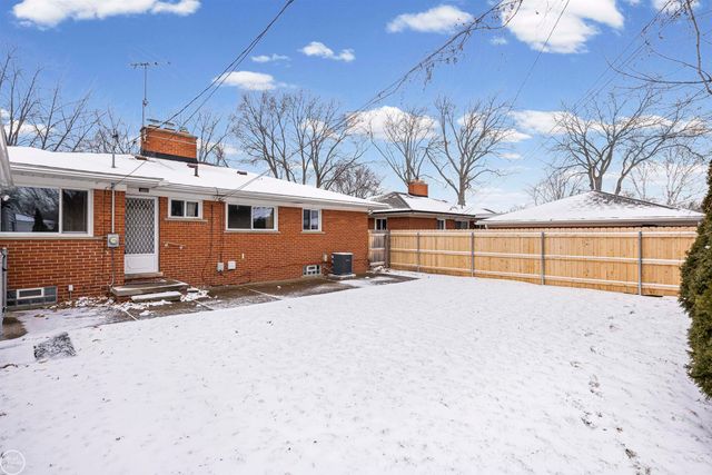 22506 Norcrest Drive, Saint Clair Shores, MI 48080