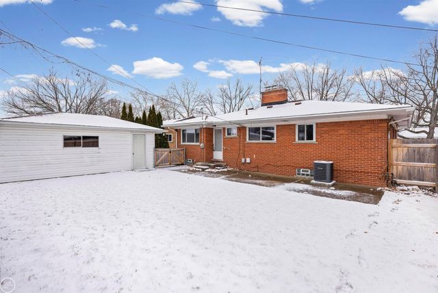 22506 Norcrest Drive, Saint Clair Shores, MI 48080