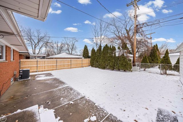 22506 Norcrest Drive, Saint Clair Shores, MI 48080