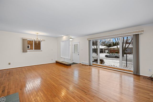 22506 Norcrest Drive, Saint Clair Shores, MI 48080