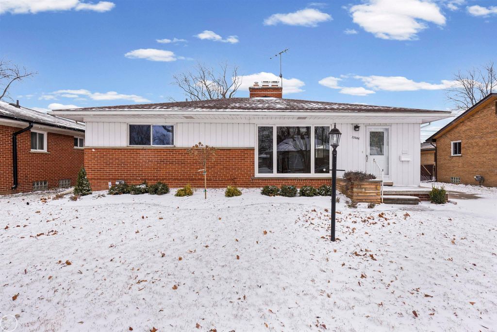 22506 Norcrest Drive, Saint Clair Shores, MI 48080