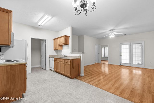 7309 St Andrews Woods Cir 105, Louisville, KY 40214