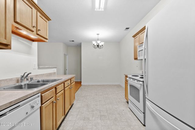 7309 St Andrews Woods Cir 105, Louisville, KY 40214